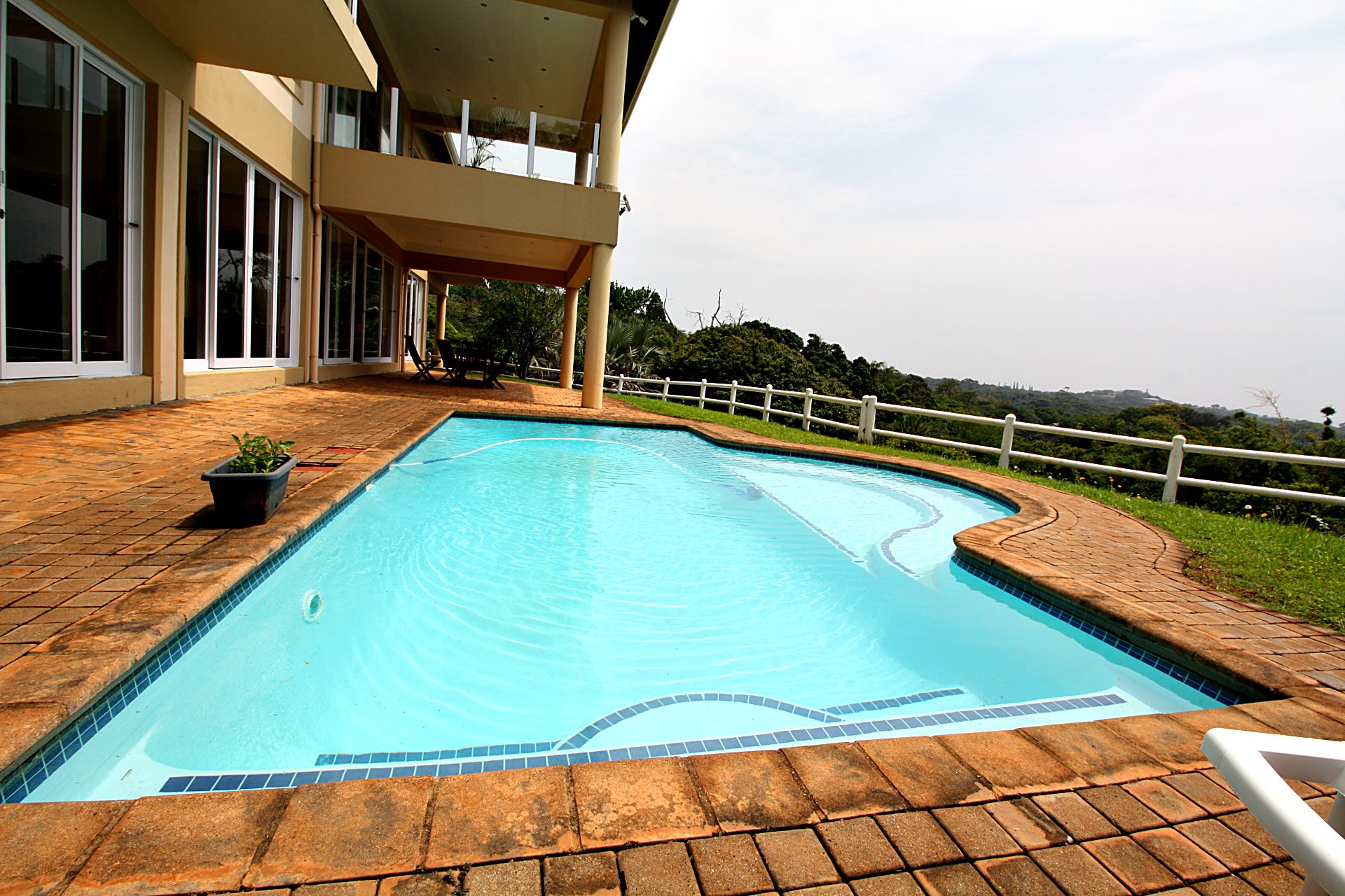 Pool und Terrasse des Big 5 Golfhouse